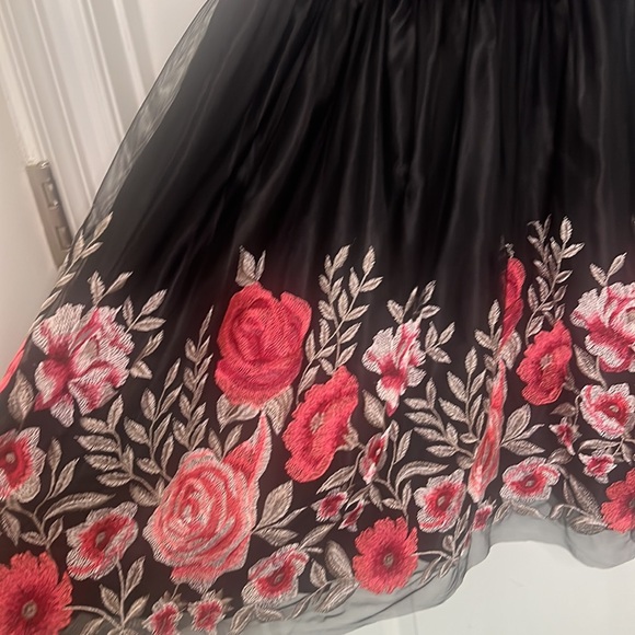 Beautiful full floral skirt sleeveless dress with full under the skirt size 12 - Picture 4 of 8